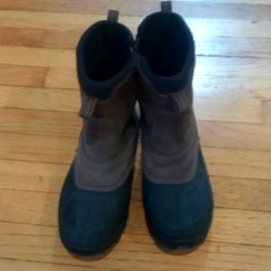 Size 8 1/2 LL bean boots